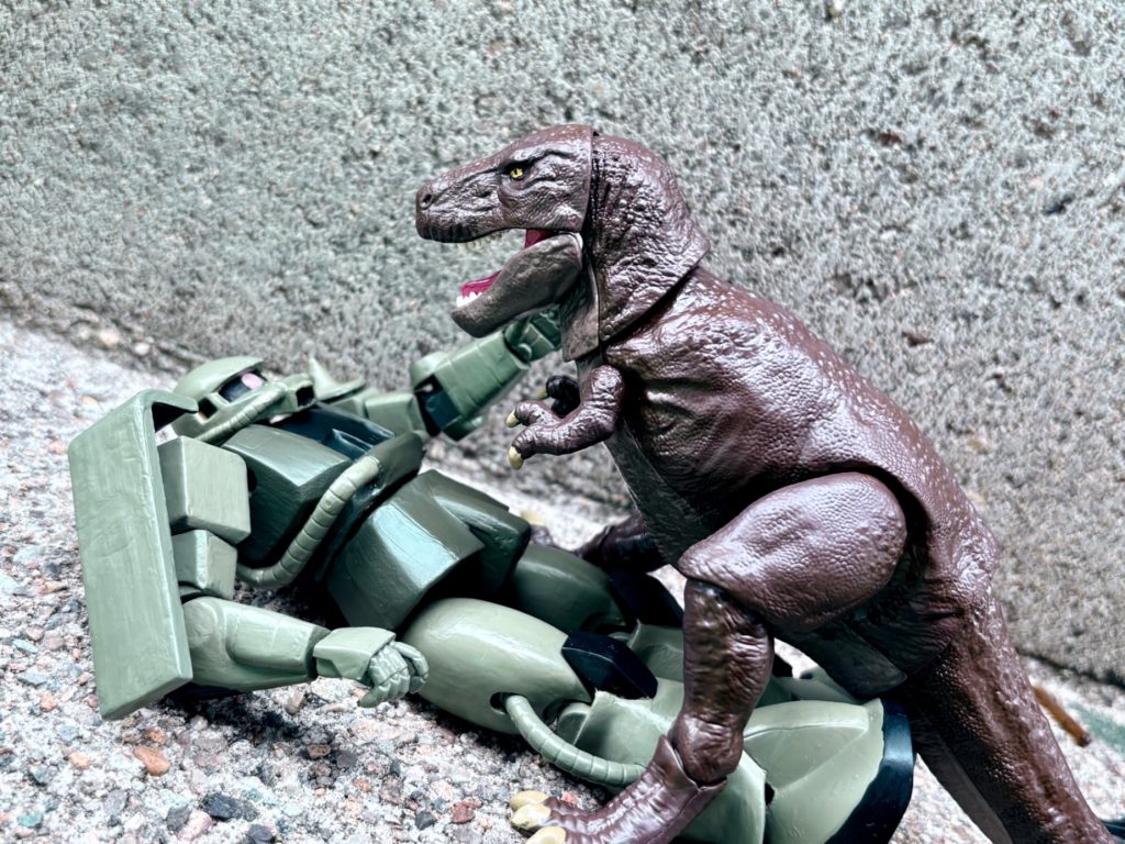 なすすべもなくティラノサウルスに蹂躙されるザク(zaku-kao9)