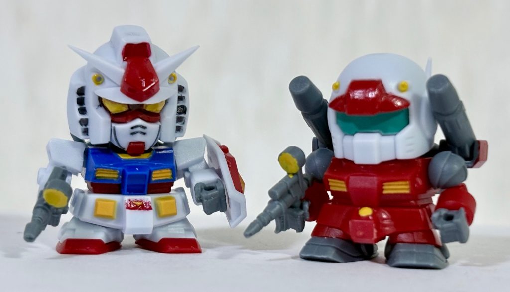 やっぱり元の姿が一番いいね👍なおガンダムの頭部の受けには瞬間接着剤を軽く塗って乾かしてから外れないようにしてあるが、ガンキャノンはそのまま元に戻せる。やっぱりガンキャノン優秀だ(zaku-kao2)次回もお楽しみに(gundam-kao6)