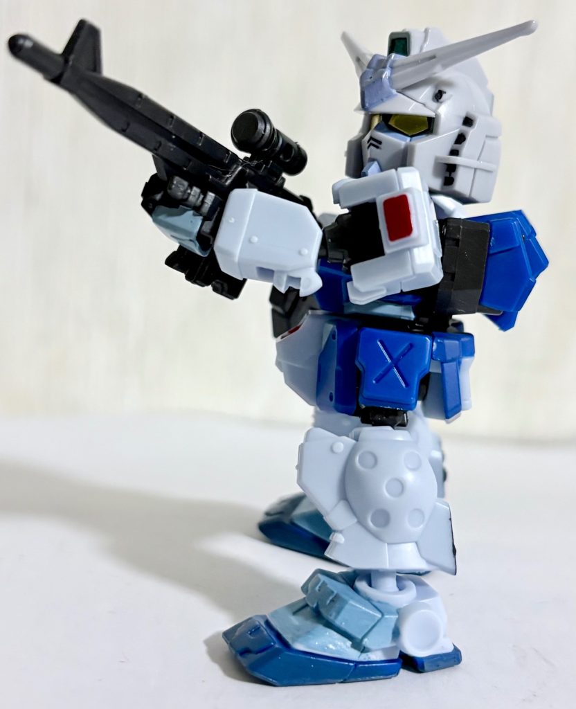 局地型ガンダムのように試作型ビームライフルを構えてみる。