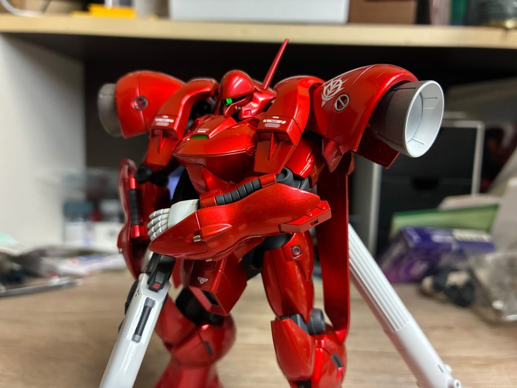 バーニアノズル内は実際のノズル内部がアブレーション剤を塗布することで濃いベージュや白らしいので白っぽく塗装