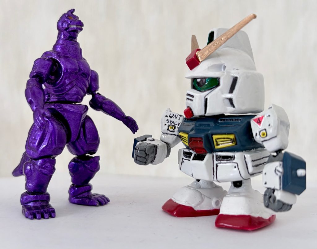 ちなみに腕はVSメカゴジラ(パープルバージョン)のモノを合体させた。いうまでもなくメカゴジラもボールジョイントで可動する。