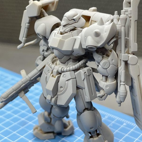 おおむね良し。サザビーは削ったあとのバリっぽいのも残ってるし歪んでる部分も。ギラドーガは荒い面が多い。動力パイプがうまくいってないし。そこらを直してから塗装へ向かいます🖐️（7枚目）