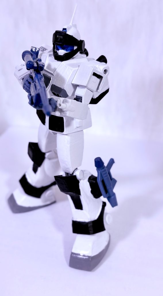 再びパケ絵のポーズで(zaku-kao5)