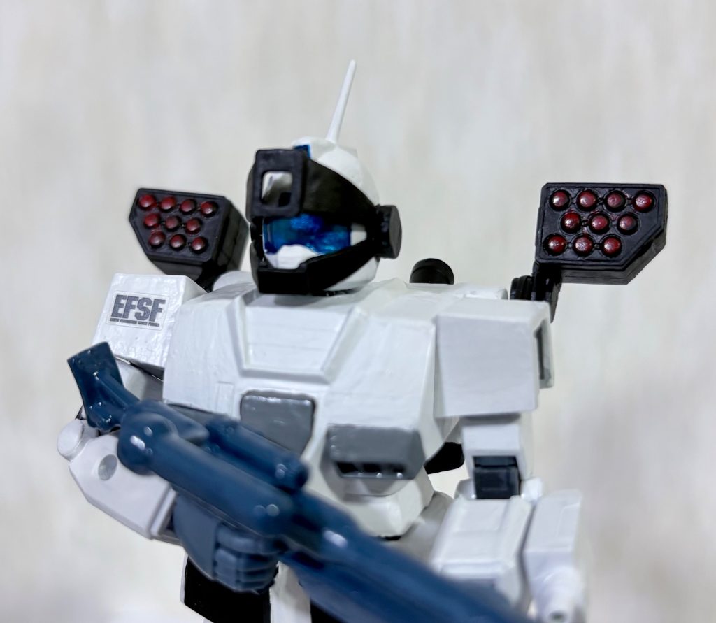 バックパックにはミサイルランチャーをセットできる(gundam-kao6)