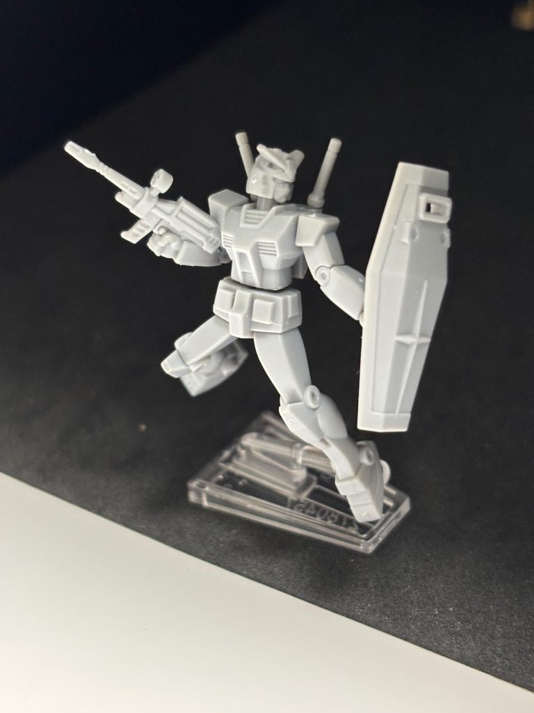 チョコサプガンダム（ビームライフル）です。脚線美がたまりません。チョコサプはホント造形が良いんですよねー。&nbsp;でも折角ビームライフル持ってるんだったらアレがしたい、って欲求に抗えませんでした笑