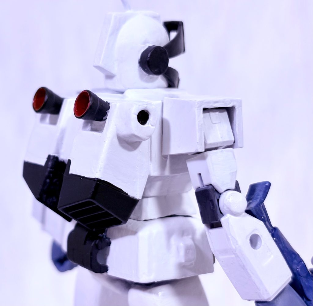 バックパックには武器をマウントできるジョイントが左右2ヶ所にある。