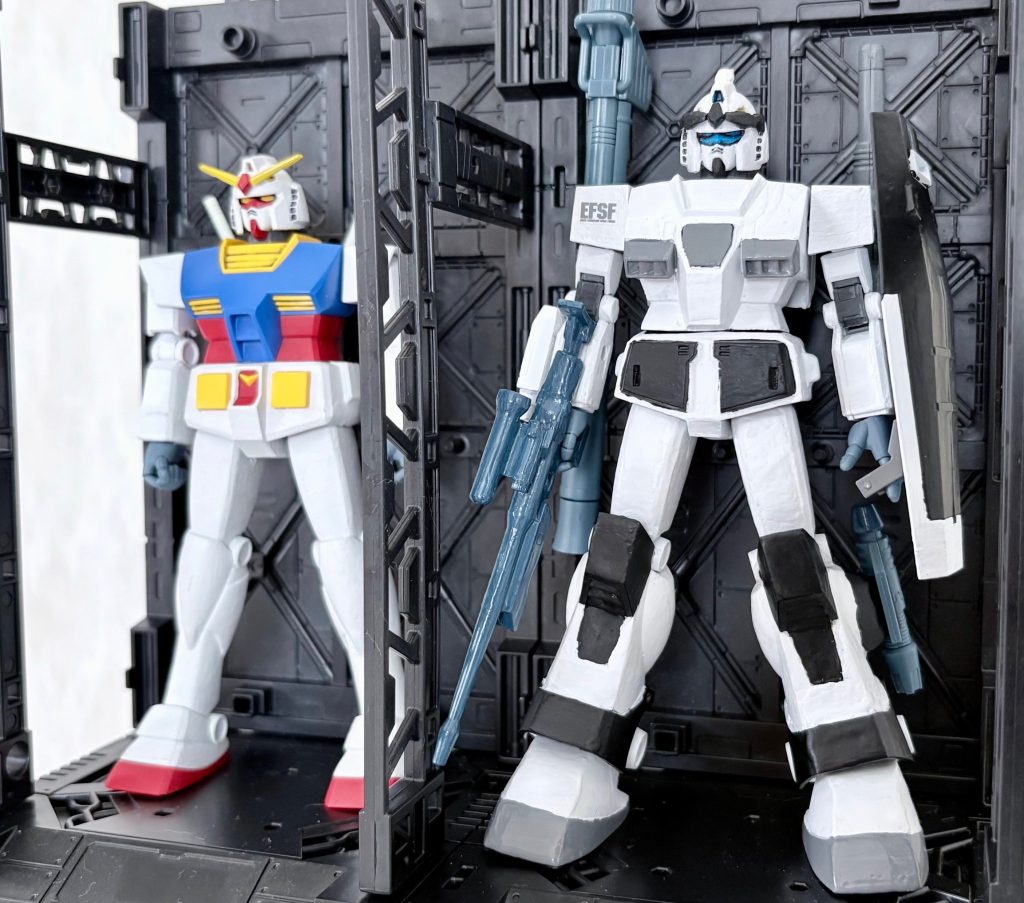 リバイバル版ガンダムと比較。