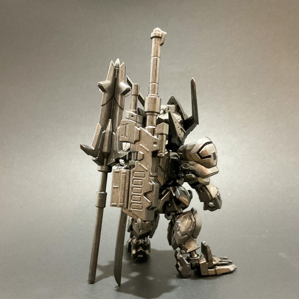 　武装はすべて背中に懸架することができます。優秀なキットですね。