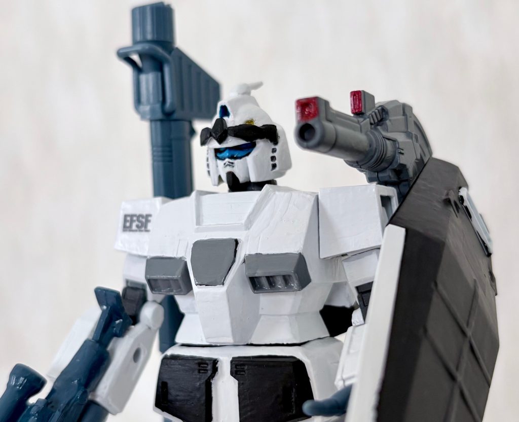 頭部はリバイバル版ガンダムのモノを加工した。ガンダム頭はペイルライダーを意識して頭頂部にアンテナとひさしの部分にバイザーを付けている。