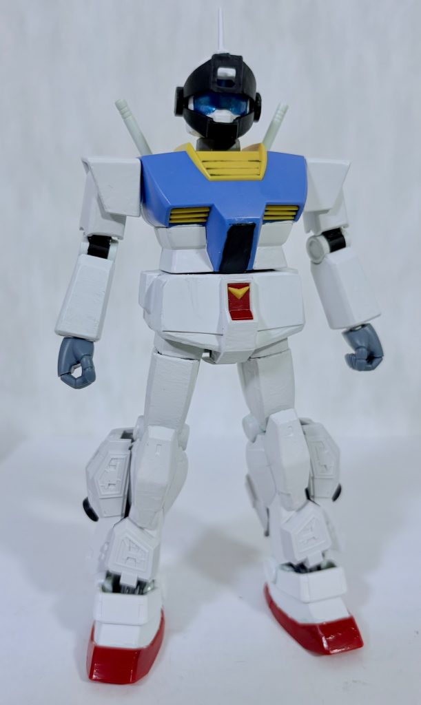スカートのヘリウムコア部分はカッティングし、プラ板で平らにした。脚部はリバイブ版ガンダムに万博ガンダムの装甲を無加工でくっつけた。