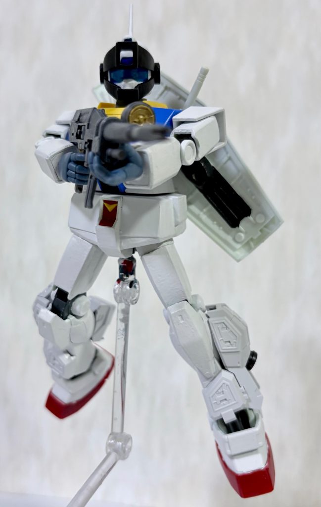 スタンドにも付けられる(gundam-kao6)