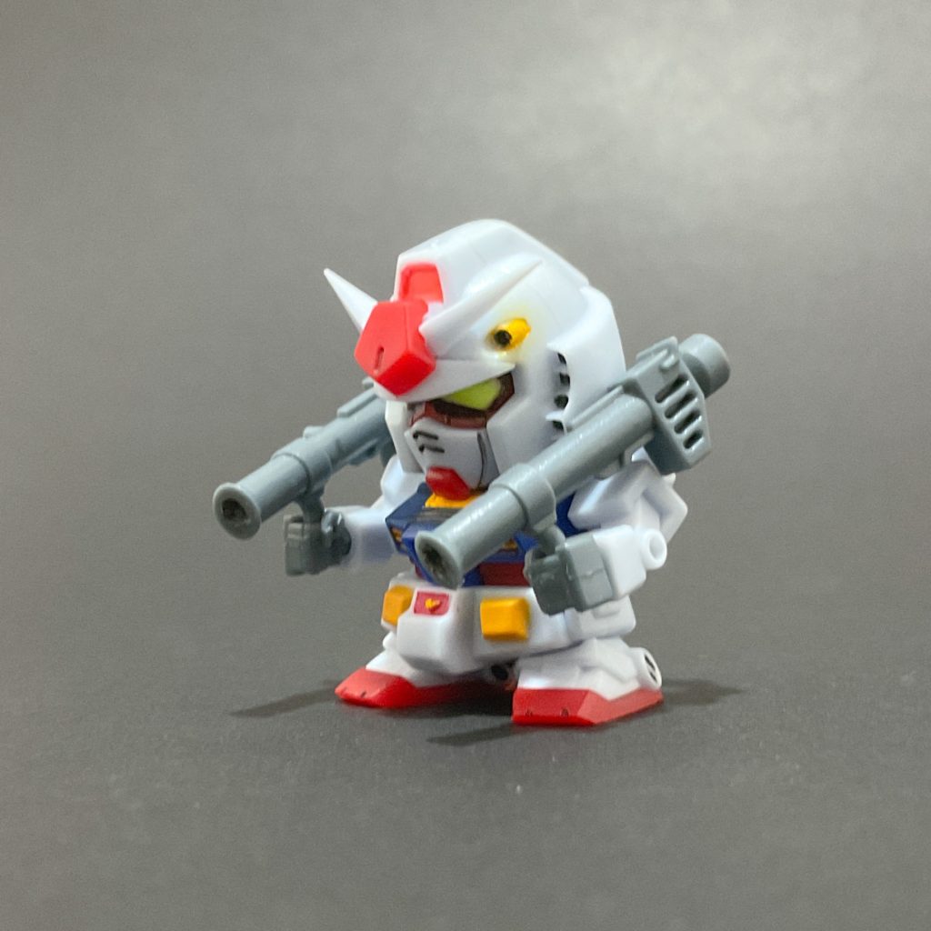 　別売りの武器セットを使ってハイパーバズーカ２丁持ちの最終決戦仕様も再現できます（砲口をピンバイスで掘っています）。ただ、ランダム封入なのでパッケージを開けるまで何が入っているかわかりません。ちなみに私は箱買いしましたが、10個入りのうち武器セットが3個出てきて萎えました・・・