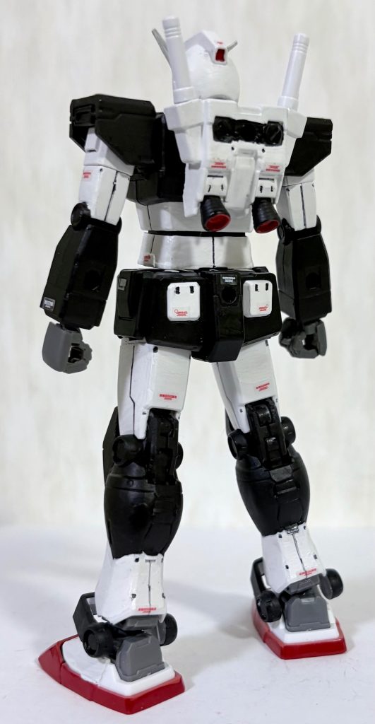 リアビュー。全身に付属のデカールを貼った(zaku-kao5)