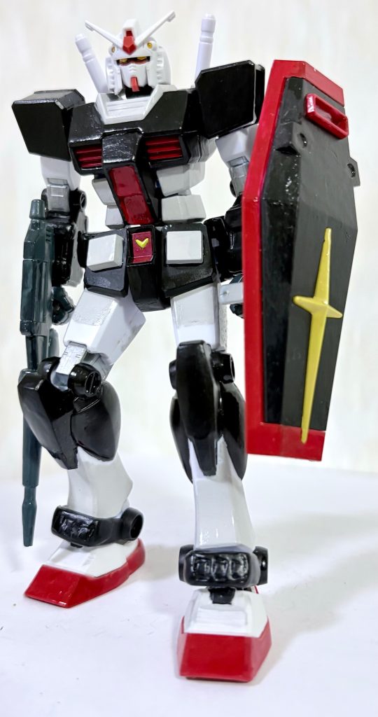 なおオリジン版頭部もEGガンダムに無加工で移植可能(zaku-kao2)EG版は見ての通り、関節がガタガタでまともに立つ事すら危うい状態(zaku-kao10)
