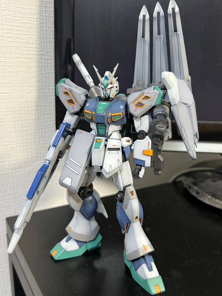 もう戻すことは無いだろうと、先に半壊状態を組んでみました。これはこれでかっこいいですね。