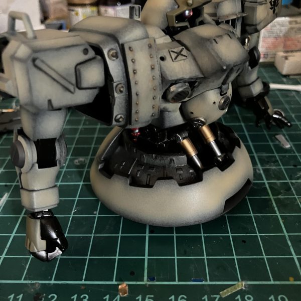 皆様こんにちは😃とりあえずドムの部分が形になりました。ベースが戦車なので、武装特盛にしたいと思いましたが、キャノン　バズ×2 &nbsp;マシンガン　と近接武器かなと🤨　ちょっとシンプルめにいけたらと思っております。やっとタンク部分に取り掛かります。暇があればまた、見に来てください！よろしくお願いします。（4枚目）