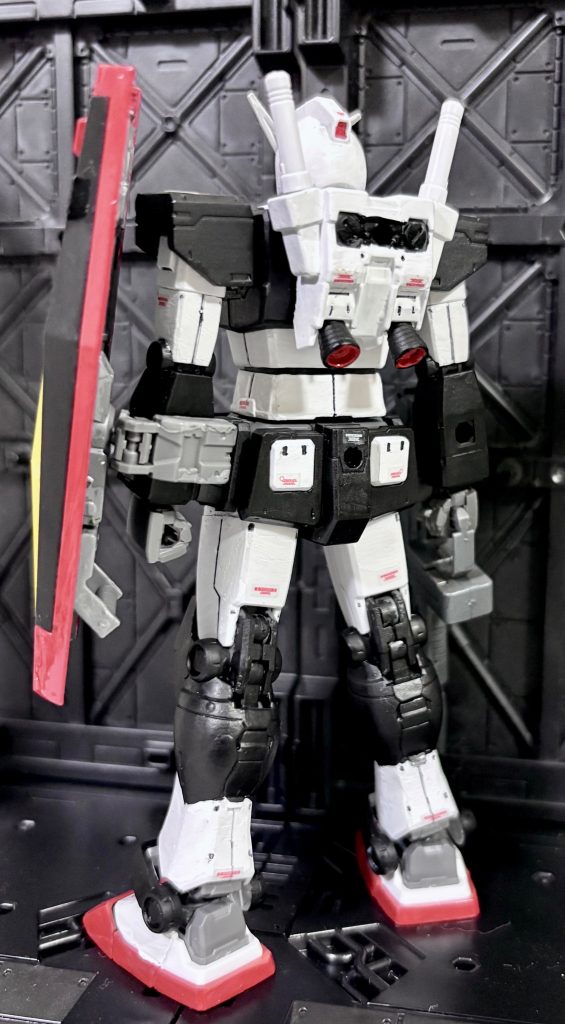 格納庫があるとデジラマ加工しなくてもカッコよくて撮れる(zaku-kao6)