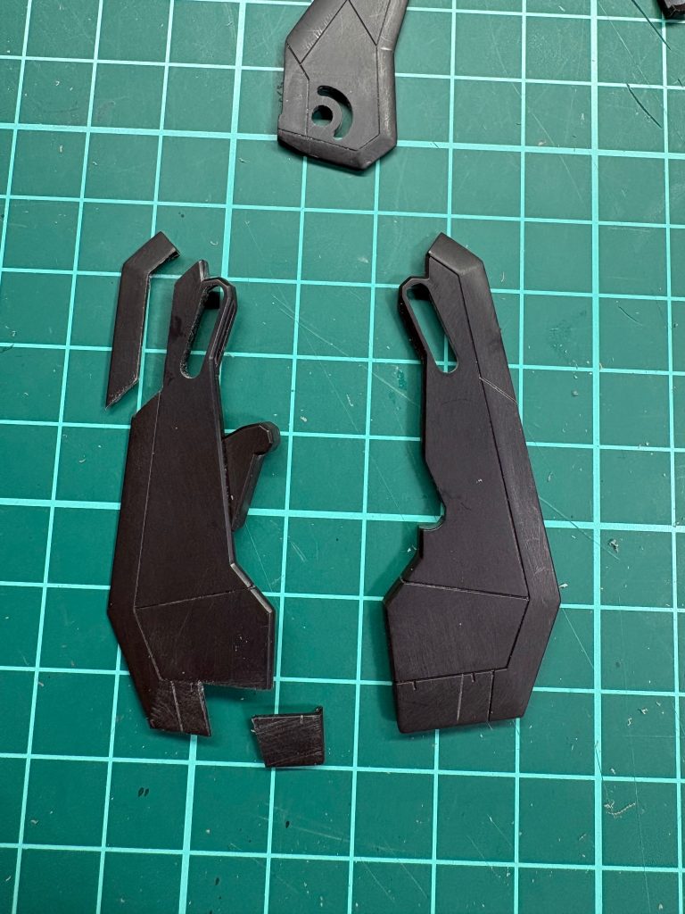 画面下のところは元からモールドがあった場所とは別の所を切りましたパーツを切るのって成功するか分からないからドキドキ🥹