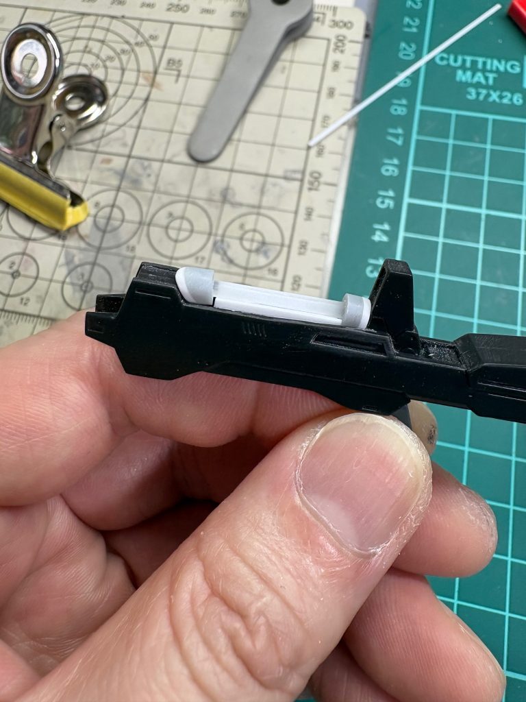 ビームライフルのケーブル部分、パーツの自作は苦手なんですが下手なりに頑張りました👍