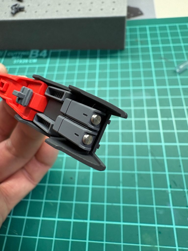シールド裏もディテールアップパーツ貼ったり、グレネードランチャーの弾頭をメタルパーツに変更したり👍