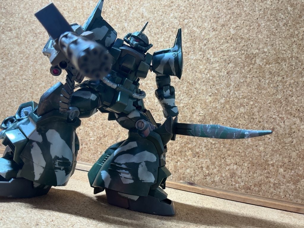 頭も迷彩加工に変えました