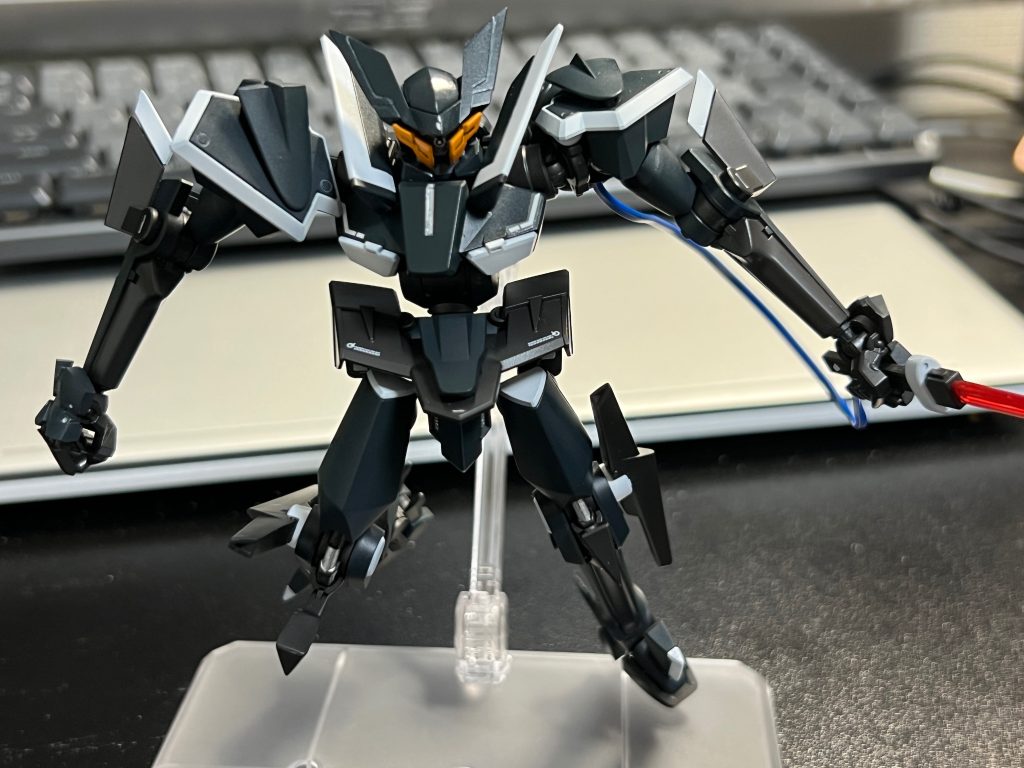 苦労した点パーティングライン消し（他のガンプラに比べて多かったような）ケーブルをパーツにはめるところ