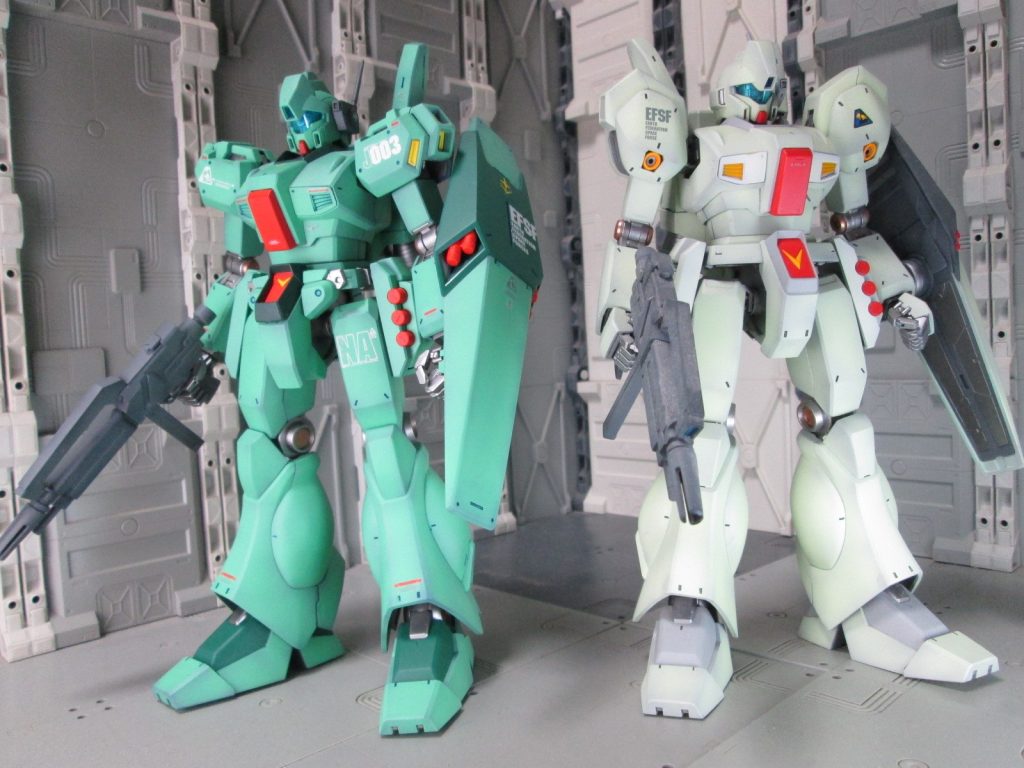 逆シャア版ジェガンと並べて。