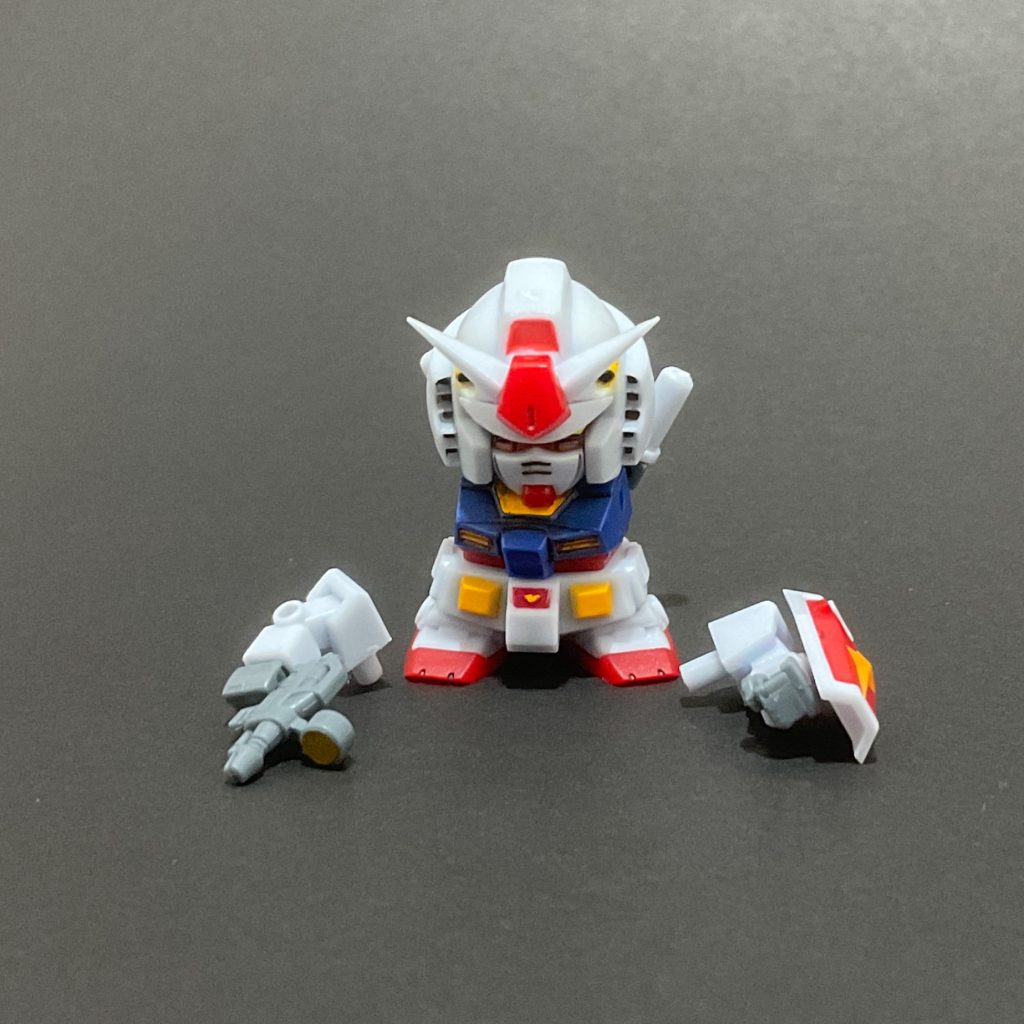 　ガンダムの腕を外します。