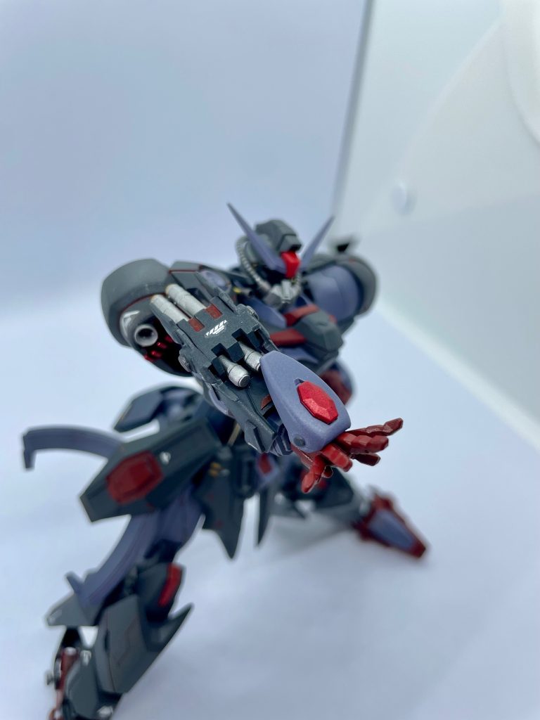 武装はパルマフィオキーナ改腕部に追加された小型タンクより大出力のビームを掌から出せる　的な