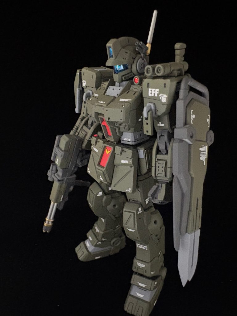 せっかくなので余っていたペイルライダーのシールドを追加させてもらいました、スパイク付きが似合ってるんじゃないかと思っていますシールドを新たに追加したので元々の肩のシールドやビームサーベル等は位置を変更しました