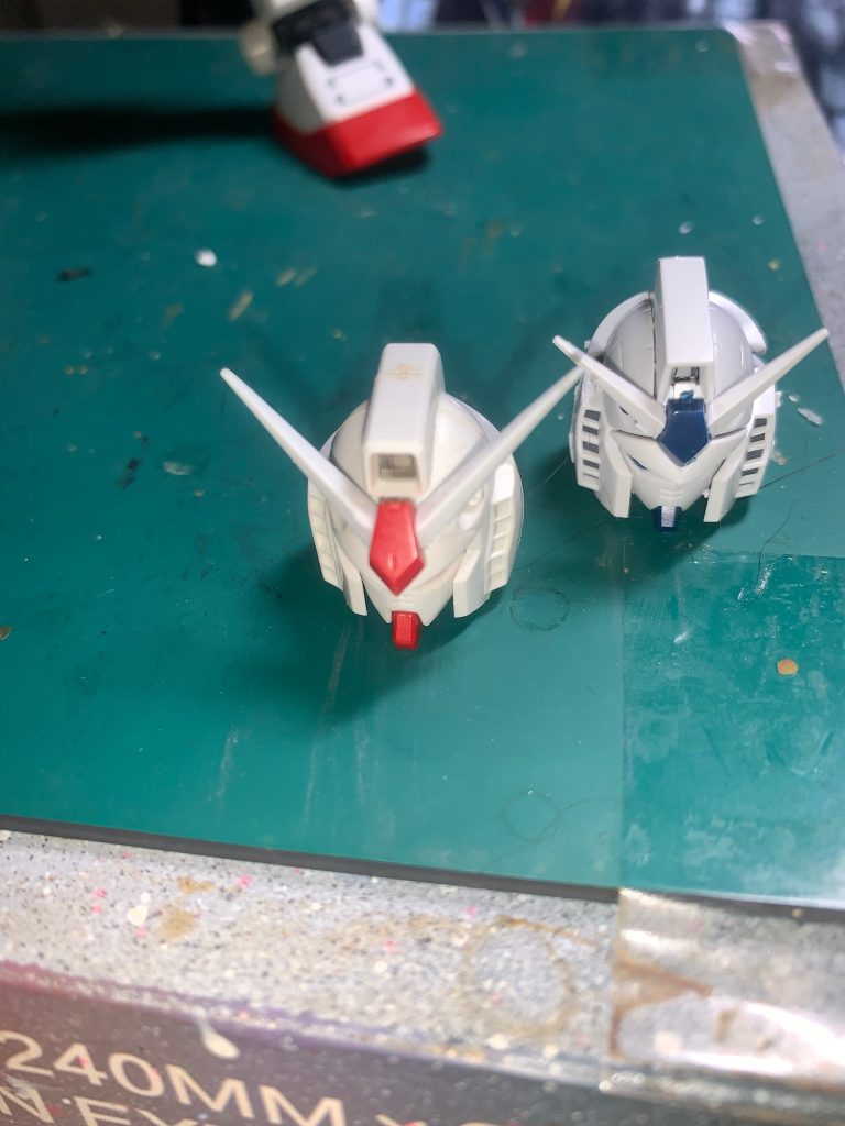 ヘッドはストームブリンガーの余剰パーツをミキシングしました。