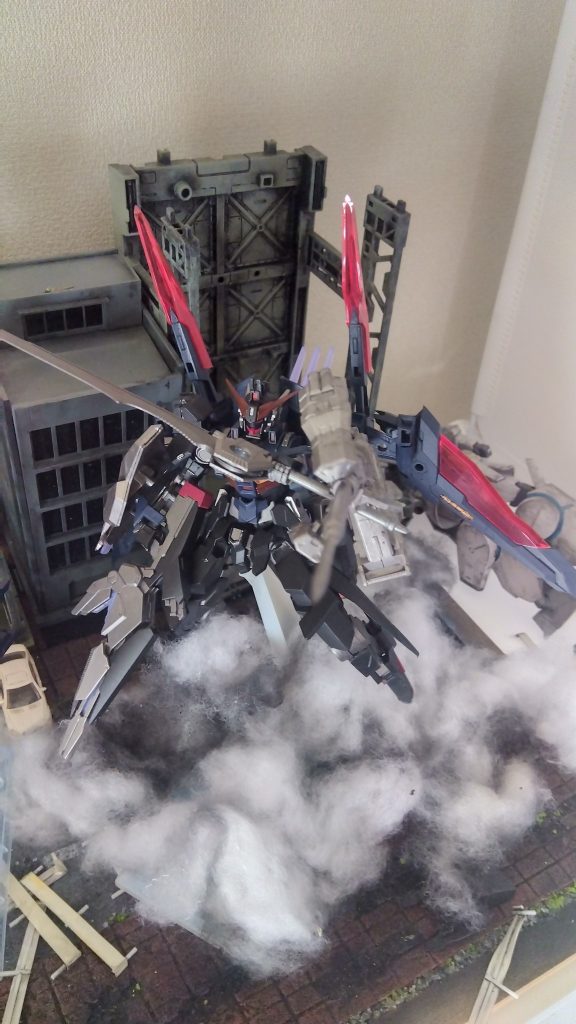 そして、合体した姿、ガンダムジリウス《高機動戦闘機ブラックガルーダ装備》……名前は長いために「スーパージリウス」と呼ばれており、その名に恥じない力を持っている。