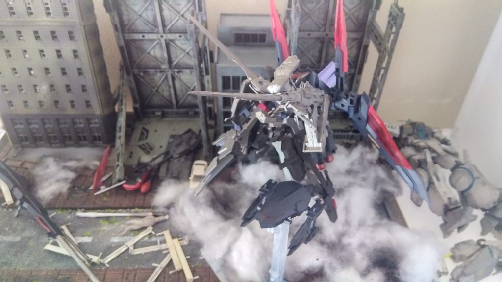 たぶん、キットの設計自体は相当古いんだろうな。今の時代のキットとは思えないほどにあれな部分もあったりするので。だから、各所をアップデートさせたジリウスのキットを新たに出してほしいですね……しかし、作品を見る限り、ジリウスの後継機はなさそうだなー……いや、人類敗北エンドで終わる訳もないと思うがどうなるんだろう。