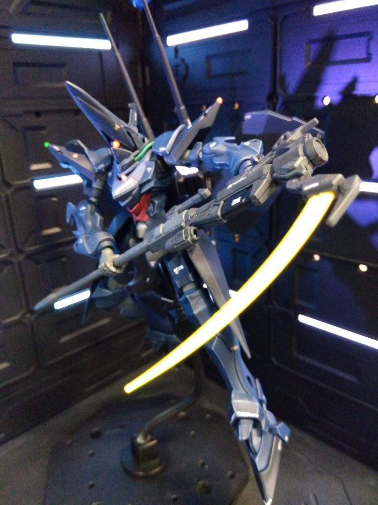 GQシリーズのサーベルエフェクトはよく発光しますね。