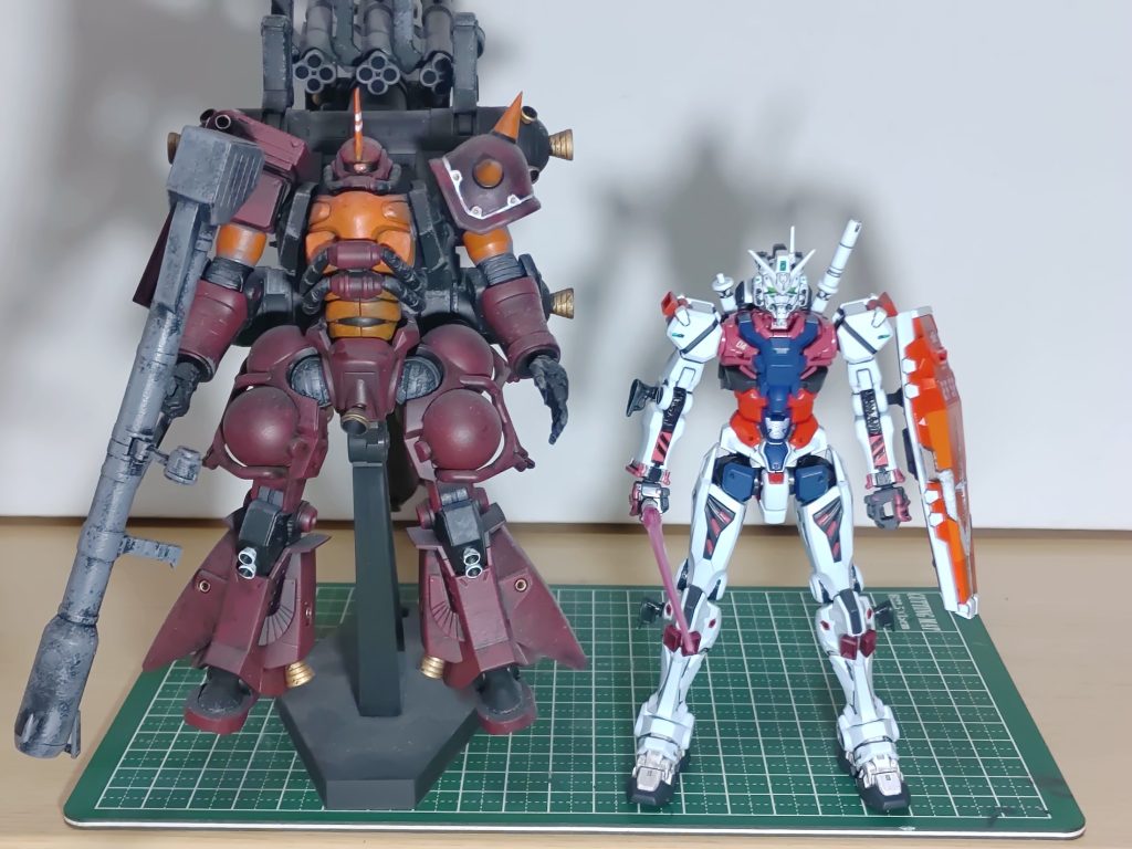 見比べ前投稿したサイコ・ザクと今回投稿したガンダム