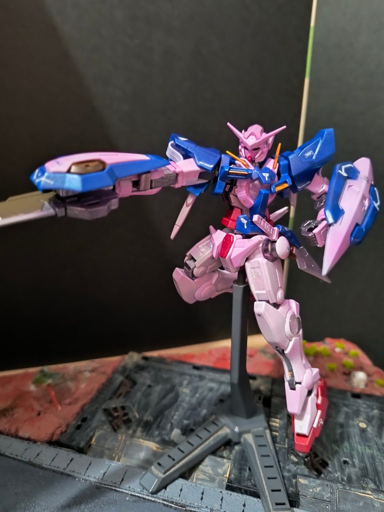 腰のソードがポロポロ落ちるのが難点なんです(zaku-kao10)