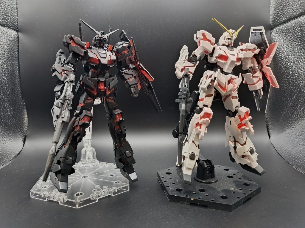 ノーマルと比べてみました。やはり白の方がいいなぁ。黒だと悪役っぽいです。