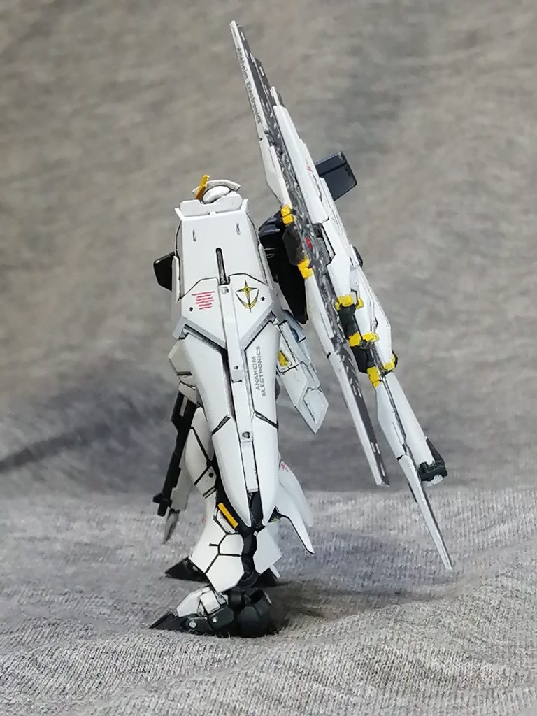 ガンダムアーティファクト　νガンダム–3枚目/制作者：LUCIOLE