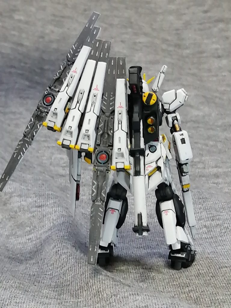 ガンダムアーティファクト　νガンダム–5枚目/制作者：LUCIOLE