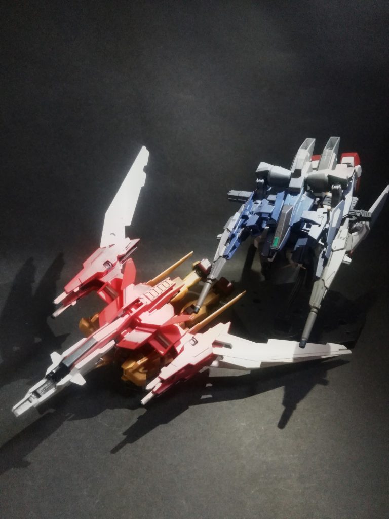 ガンダム世界アルアル案件&nbsp;こんな風にひっくり返せば💫宇宙限定🚀での飛行形態へ┐(´д｀)┌