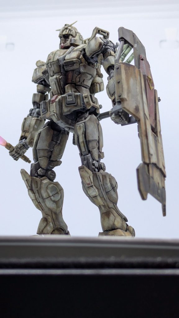 基本的な塗装は行わず、大まかなベースウェザリングやって、そのあとホワイトでドライブラシ、その後にタミヤのウェザリングマスターでサビ表現をパフパフ乗せてます。