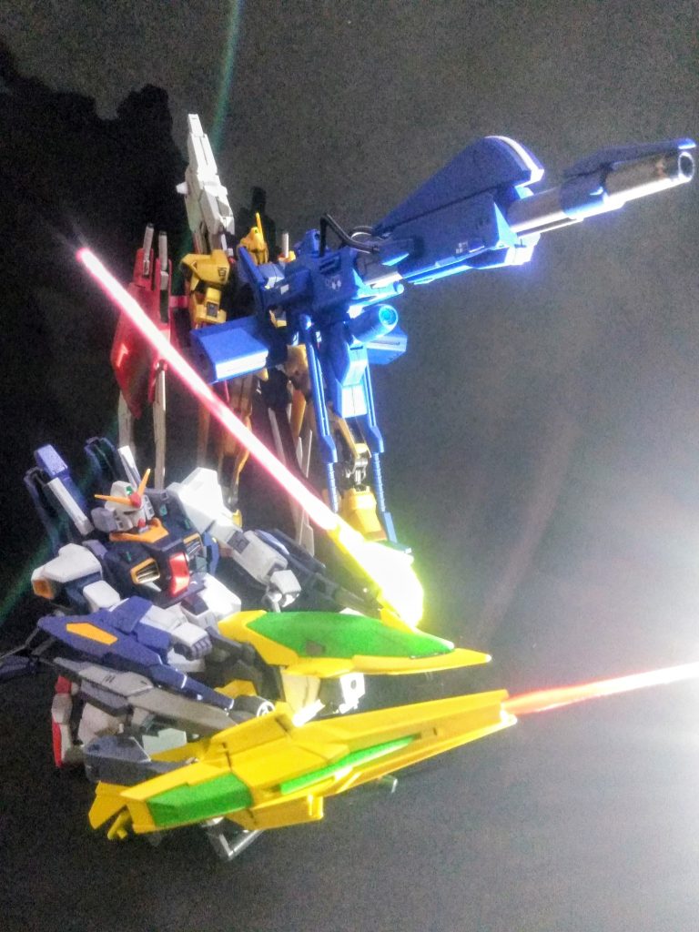こんな感じでグタグダ！だらっト！！実行です😤💨💨 　&nbsp;当然ながら元来の形態に戻せます(見りゃ解るか💦)(#^.^#)折角なので『メガ・ライドホッパー』のウィングバインダーにはビームサーベル発振機構も備わせときました(此で接近戦もお手のモノ)( ´∀｀ )b&nbsp;『4 機並べての撮影は画角に入れるのシンドイ(;´Д`)ﾊｱﾊｱ』&nbsp;&nbsp;ヾ(;ﾟ;Д;ﾟ;)ﾉﾞ&nbsp;この事実？がハッキリと？？示されましたネ？？？( ´∀｀ )b