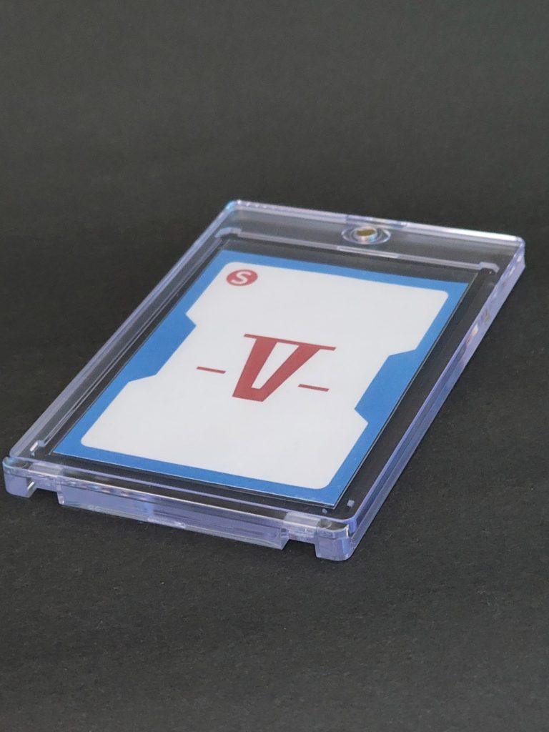 ▲台座Ｖ作戦ということで、マニュアルをイメージして制作。画像を作りプリントアウトして100均のカードローダーに挟んで完成。少し大きすぎた(>_<)