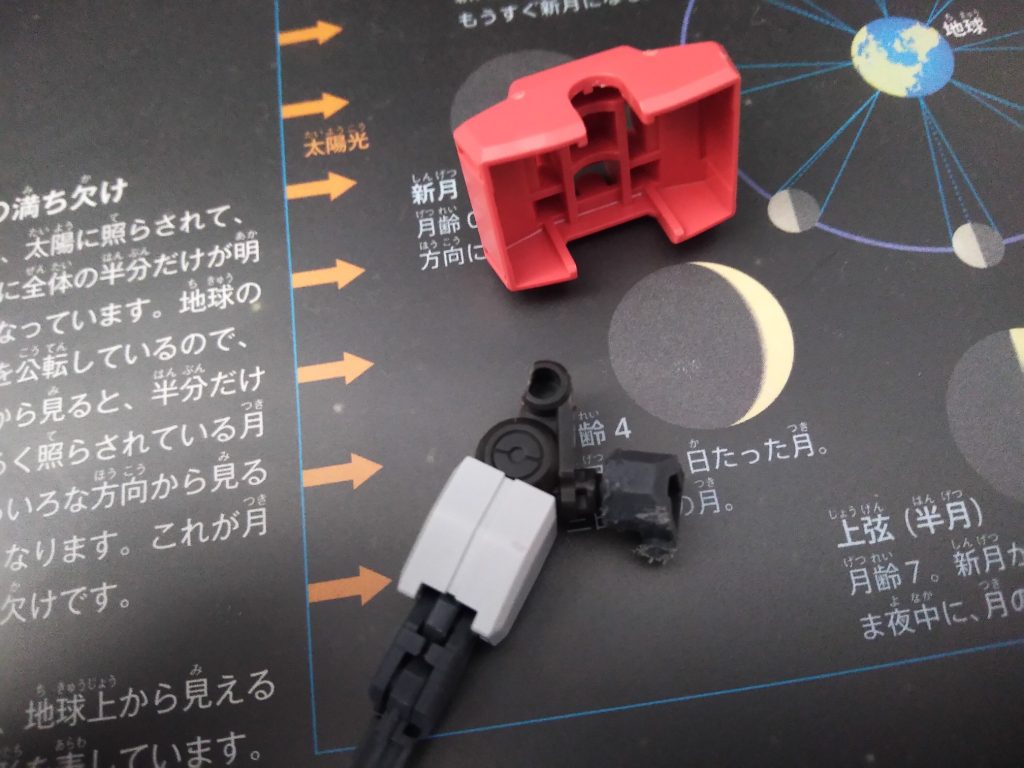 まずは腕部、hgceなどに使われているポリキャップを元にし、バルバトスの腕フレーム、さらにSEEDアクションシステムの腕を使って可動域を広げています。