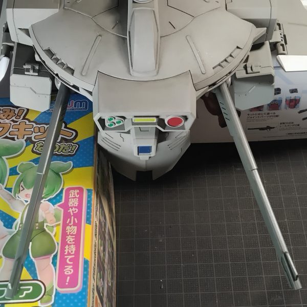 キャバリアーと一緒に再販ずんだもん買ってました。真面目にZUNDAMネタにしたかったんですけど、箱の中見たら思った以上にきっちりしててパチ組サクサクでは気が引けてしまい、もったいなくて辞めました。(昨年ガンプラ重視でキット集めてて、ずんだもん見たけど勘違いしてぼったくりだと思って買いませんでした。(後で調べたら正規価格で後日行ったら無くてメーカーも在庫無し))キャバリアーのほうはサクサク方針は変えませんので、もうちょっと汚し、ウォッシュ、影つけして今週中に仕上がらなくても終わります。来週ネタが他にあればキャバリアーの完成でupします。（3枚目）