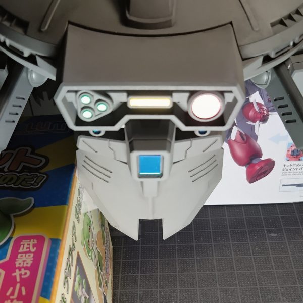 キャバリアーと一緒に再販ずんだもん買ってました。真面目にZUNDAMネタにしたかったんですけど、箱の中見たら思った以上にきっちりしててパチ組サクサクでは気が引けてしまい、もったいなくて辞めました。(昨年ガンプラ重視でキット集めてて、ずんだもん見たけど勘違いしてぼったくりだと思って買いませんでした。(後で調べたら正規価格で後日行ったら無くてメーカーも在庫無し))キャバリアーのほうはサクサク方針は変えませんので、もうちょっと汚し、ウォッシュ、影つけして今週中に仕上がらなくても終わります。来週ネタが他にあればキャバリアーの完成でupします。（2枚目）