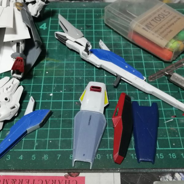 キャリバーン製作再開！3枚目のシールドもイメージが出来て、後は手を動かすだけです。シールドを繋ぐアームはどうしよう😅（4枚目）