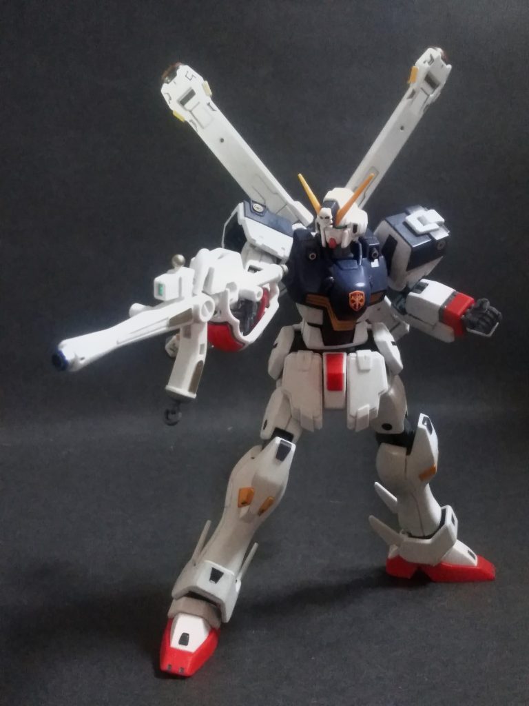 さて！コノ子は小型 MS(15.9m)なのに武器搭載数が異常と云えます🧐しかも近接戦闘前提の武装が多い🤩まぁ、ちゃんと理由は在りますがね😚&nbsp;構える銃器は『ザンバスター』🔫