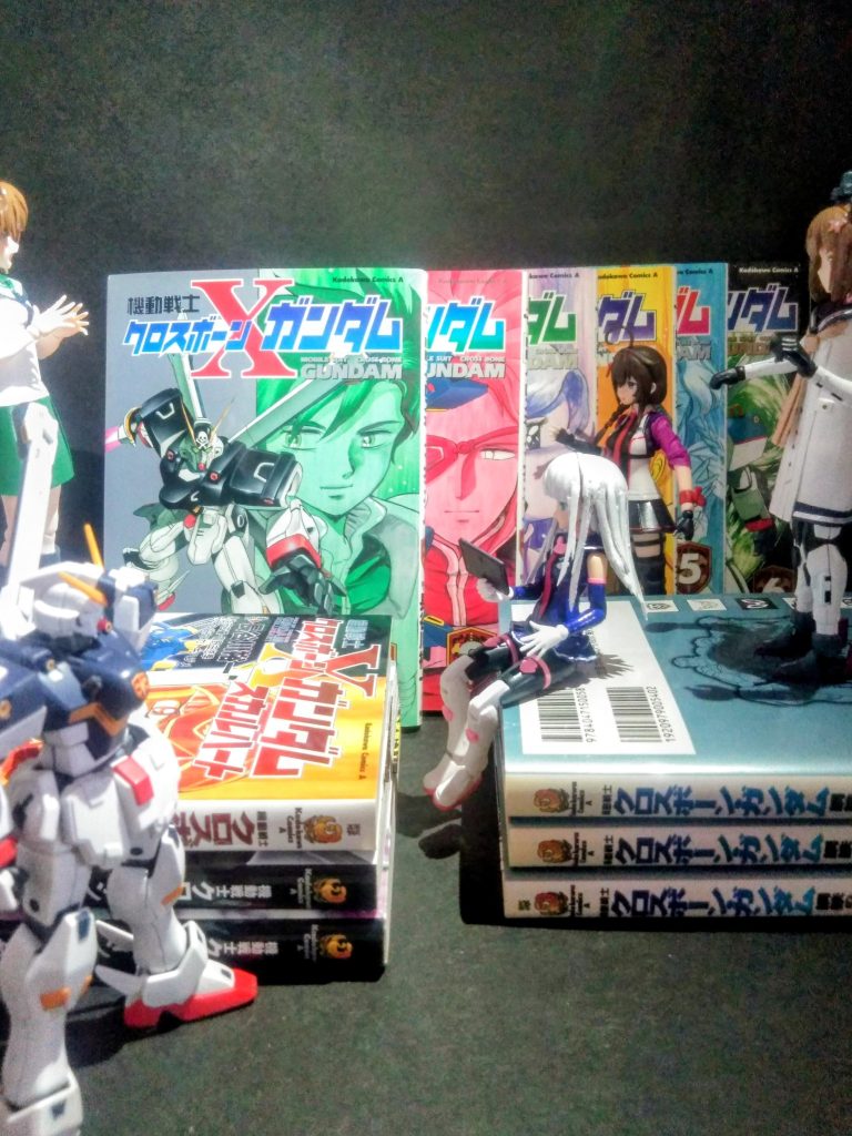 機動戦士クロスボーン・ガンダム&nbsp;機動戦士 クロスボーン・ガンダムは、映画機動戦士 ガンダム F91の10年後を描いた宇宙世紀の漫画作品。原案・富野由悠季。作画・長谷川裕一により1994 年から連載。海賊、木星、そしてガンダム F91のキャラクター達が登場します。舞台は宇宙世紀 0133 年、木星圏。地球圏から暗躍する木星帝国と、それに立ち向かう宇宙海賊 クロスボーン・バンガードの戦いを描く。少年トビア・アロナクスが宇宙海賊の一味となり、成長していく物語。ガンダム F91の主人公シーブック・アノーがキンケドゥ・ナウと名を変えて登場し今作品の主人公トビアを導き、準ヒロインとしてセシリー・フェアチャイルドもストーリーに絡む。海賊をモチーフにした骸骨やA.B.C.マントを持つクロスボーン・ガンダムなどの個性的な機体が登場。&nbsp;『｢UP主｣は長谷川先生の大ファン⤴️』(演:ｸﾞﾝｼﾝ ﾆｼｽﾞﾐ ﾄﾞﾉ)『ガンダム F91のその後の話、木星帝国が地球侵略を企てる？等々🎶ファン感涙の展開💦』(演:ﾕｷｶｾﾞｶｲﾆ)『漫画家である長谷川先生の得意ジャンルは、SF・ロボット作品の執筆や迫力あるアクションシーンの描写、および特撮に関する深い造詣🙏スペースオペラを描かせれば右に出るモノはいない👍✨(｢UP主｣の偏見)』(演:ｼｸﾞﾚｶｲｻﾝ)『クロスボーン・ガンダムの人気が高過ぎて続編が乱作されている💨』(演:ｲｵﾅ)