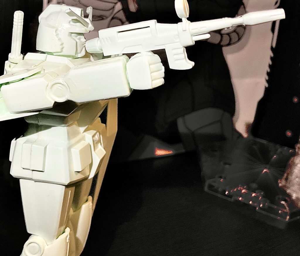 旧キットのガンダム白い悪魔の名の通り、白くするために塗装してません